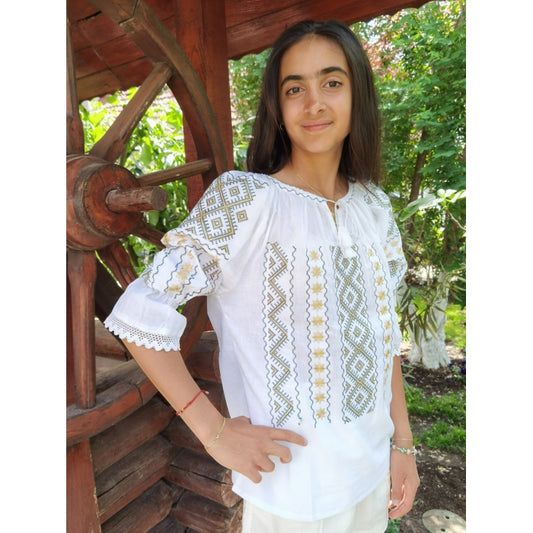 Ie Tradițională Alba din Bumbac cu Broderie Geometrica Bej – Mâneci Trei Sferturi