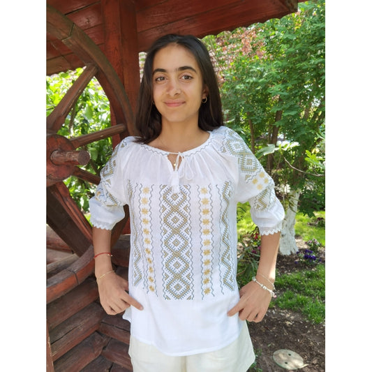 Ie Tradițională Alba din Bumbac cu Broderie Geometrica Bej – Mâneci Trei Sferturi