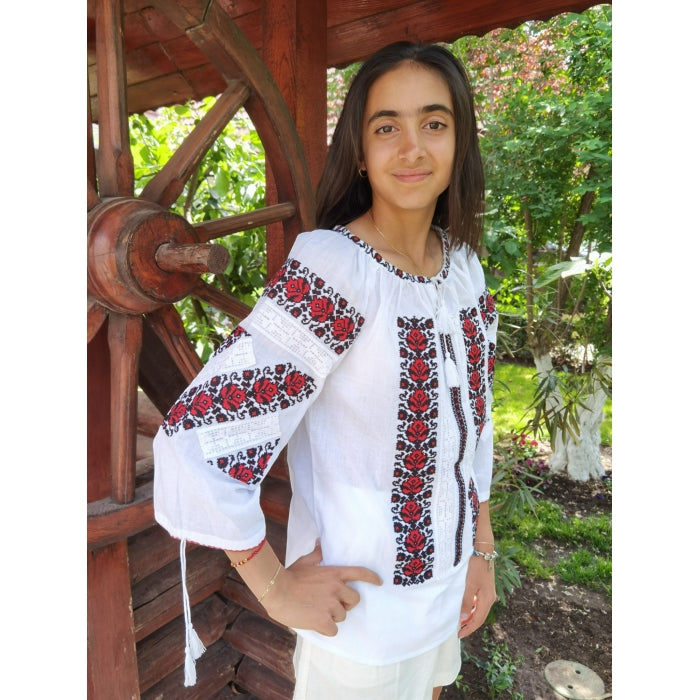 Ie Tradițională Alba din Bumbac cu Broderie Florala Rosu Negru– Mâneci Trei Sferturi