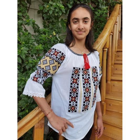 Ie Tradițională Albă din Bumbac cu Broderie Geometrică – Mâneci Trei Sferturi-Model Mona