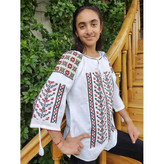 Ie Tradițională Albă din Bumbac cu Broderie Geometrică – Mâneci Trei Sferturi-Model Mona2