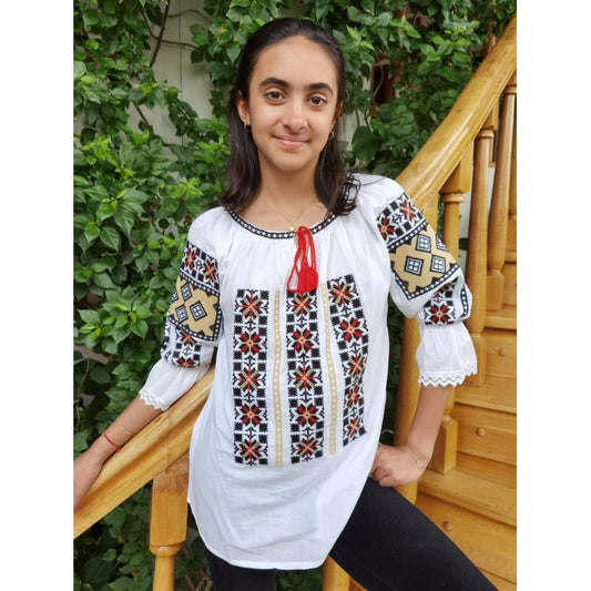 Ie Tradițională Albă din Bumbac cu Broderie Geometrică – Mâneci Trei Sferturi-Model Mona