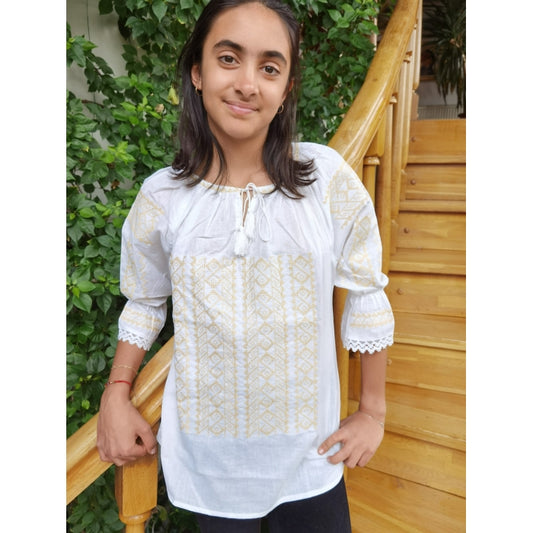 Ie Tradițională Albă din Bumbac cu Broderie Geometrică/Bej– Mâneci Trei Sferturi