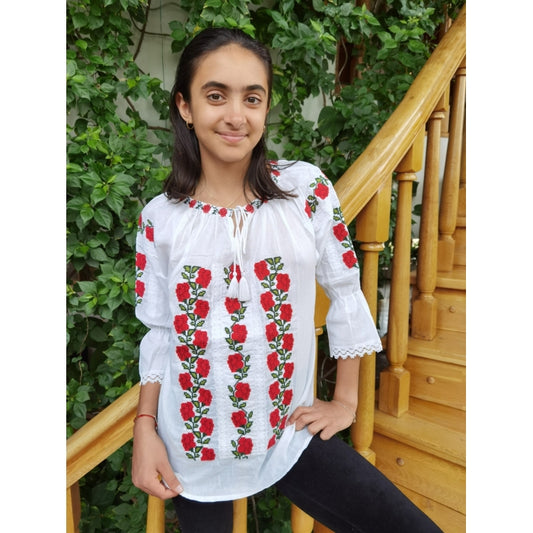 Ie Tradițională Damă – Albă, Broderie Florală Roșie, Mâneci Trei Sferturi