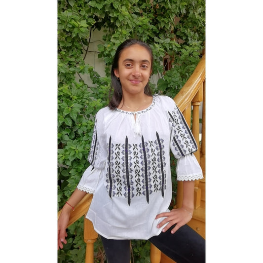 Ie Tradițională Damă – Albă, Broderie Negru-Verde, Mâneci Trei Sferturi