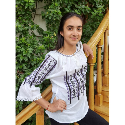 Ie Tradițională Damă Albă cu Broderie Negru-Mov – Mâneci Trei Sferturi, Bumbac 100%
