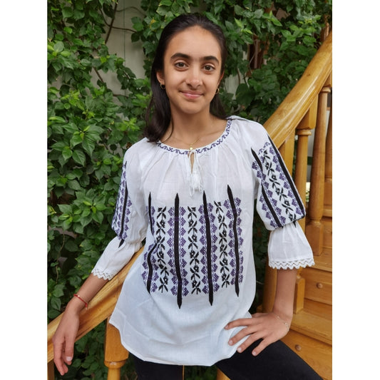 Ie Tradițională Damă Albă cu Broderie Negru-Mov – Mâneci Trei Sferturi, Bumbac 100%