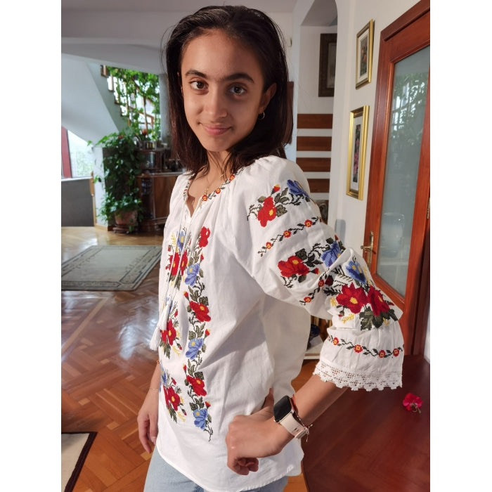 Ie Tradițională Damă cu Broderie Florală Roșie și Albastră – Mărimi S-3XL – Bumbac 100%