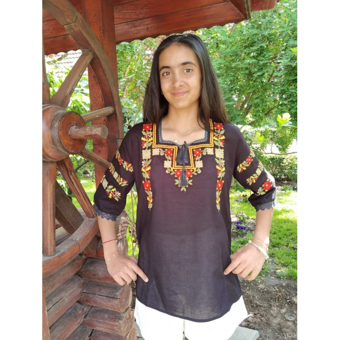 Ie Tradițională Neagra din Bumbac cu Broderie Florala – Mâneci Trei Sferturi