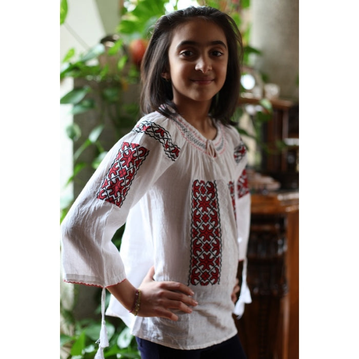 Ie Traditionala fetite ioana10