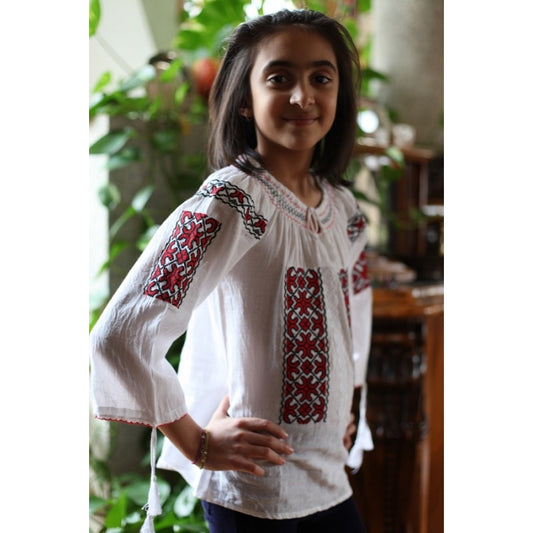 Ie Traditionala fetite ioana10