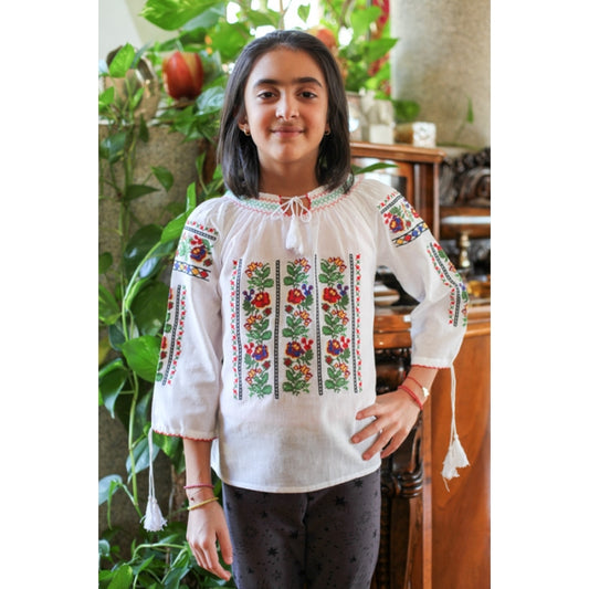 Ie Traditionala fetite ioana2