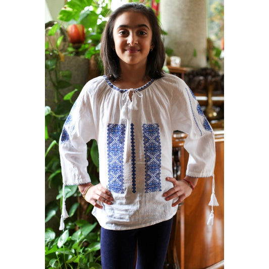 Ie Traditionala fetite ioana7
