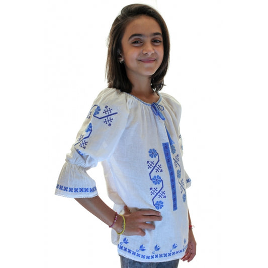 Ie Traditionala fetite ioana