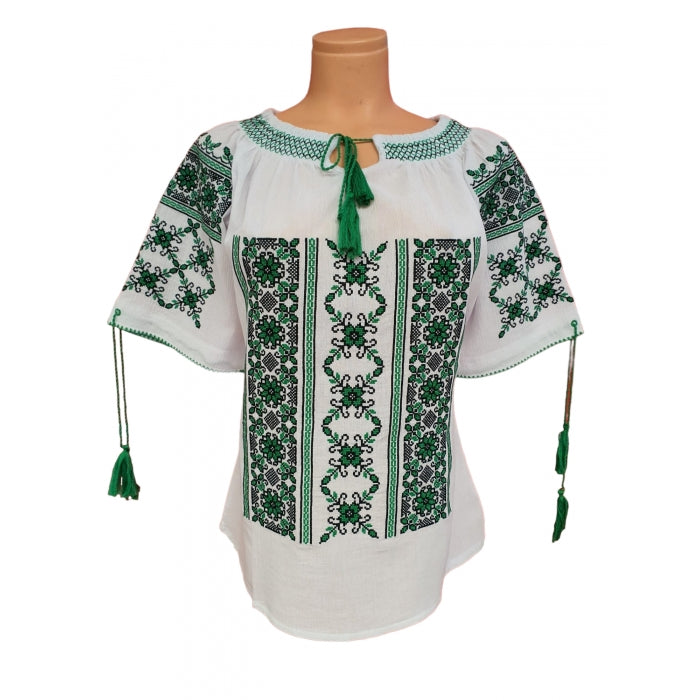 Ie traditionala romaneasca103