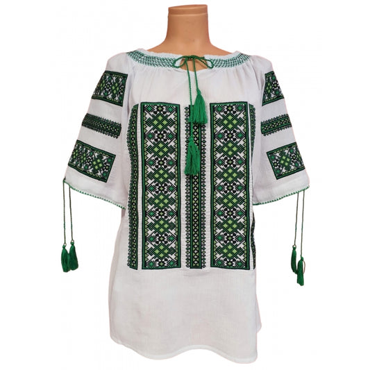 Ie traditionala romaneasca104