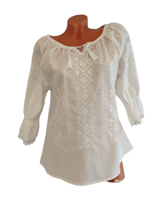ie romaneasca alba cu broderie alba cu maneca trei sferturi material bumbac marimi S-3XL