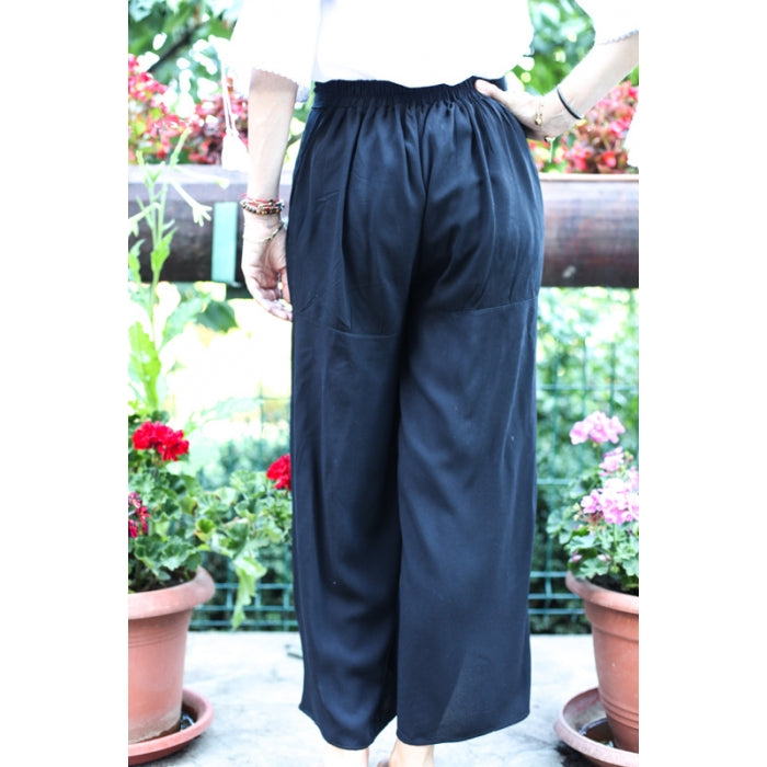 Pantaloni brodati de vara