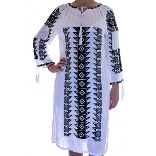 Rochie  brodata dreapta cu motive traditionale6