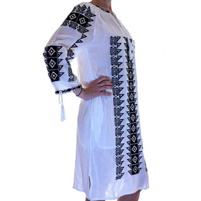 Rochie  brodata dreapta cu motive traditionale6