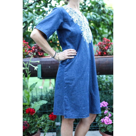 Rochie din denim cu broderie traditionala3