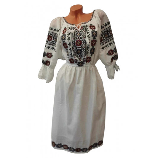 Rochie tradițională românească albă cu motive florale brodate – S până la 3XL