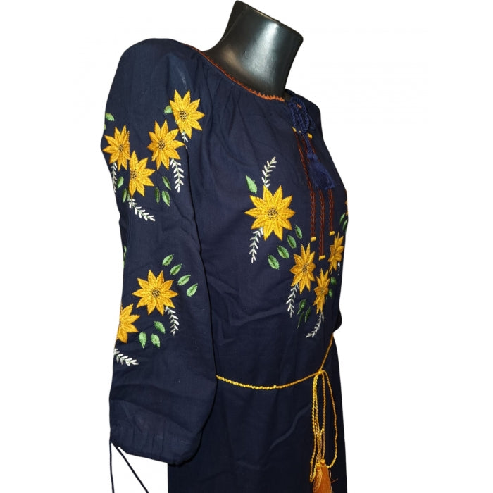 Rochie traditionala brodata cu motive romanesti-Model Ioana11