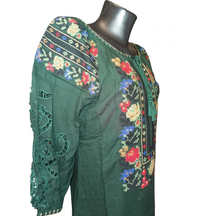 Rochie traditionala brodata cu motive romanesti-Model Ioana12