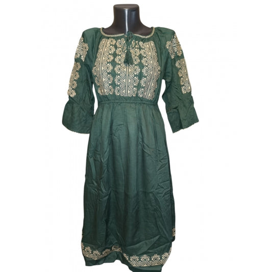 Rochie traditionala brodata cu motive romanesti-Model Ioana15