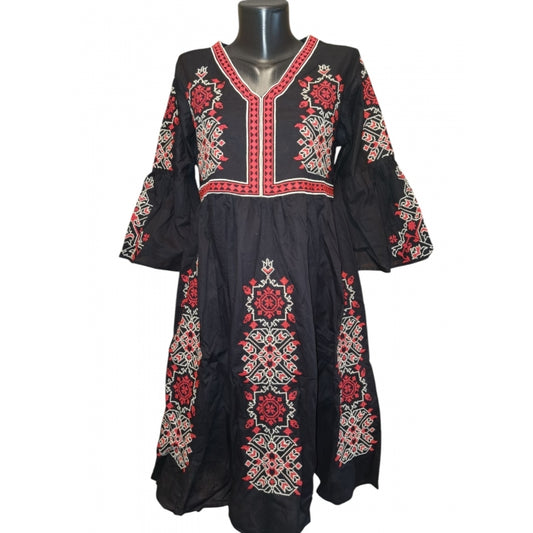 Rochie traditionala brodata cu motive romanesti-Model Ioana16