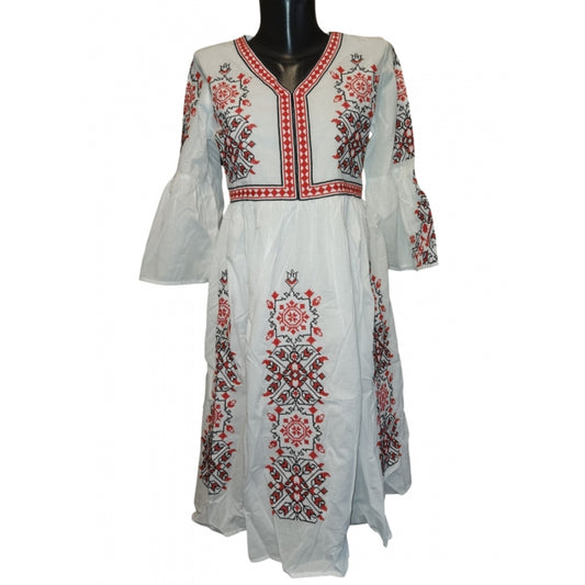 Rochie traditionala brodata cu motive romanesti-Model Ioana17