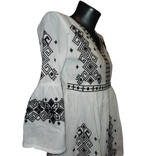 Rochie traditionala brodata cu motive romanesti-Model Ioana18