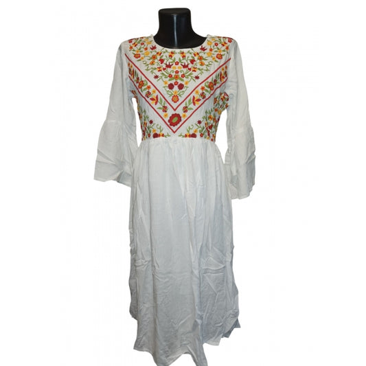 Rochie traditionala brodata cu motive romanesti-Model Ioana19