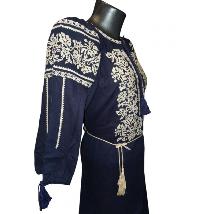 Rochie traditionala brodata cu motive romanesti-Model Ioana2