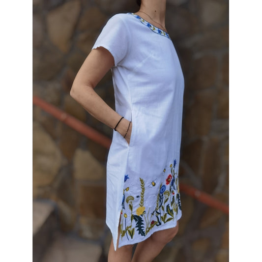Rochie traditionala brodata cu motive romanesti-Model Ioana24