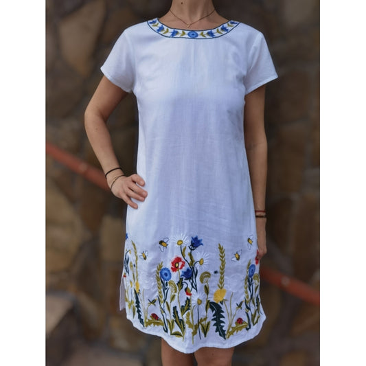 Rochie traditionala brodata cu motive romanesti-Model Ioana24