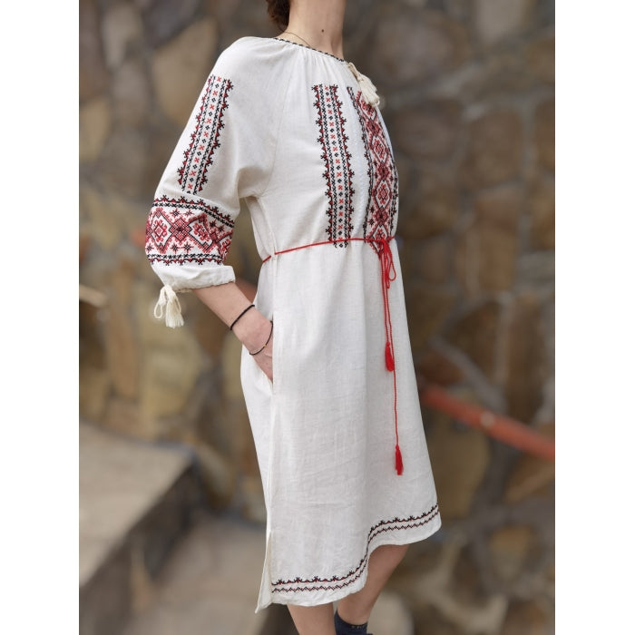 Rochie traditionala brodata cu motive romanesti-Model Ioana25