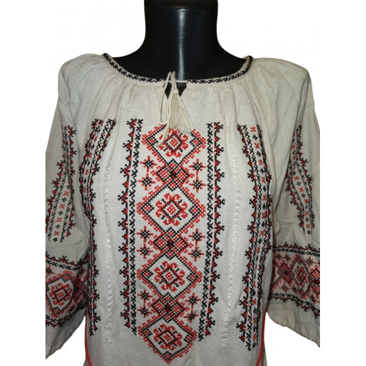 Rochie traditionala brodata cu motive romanesti-Model Ioana3