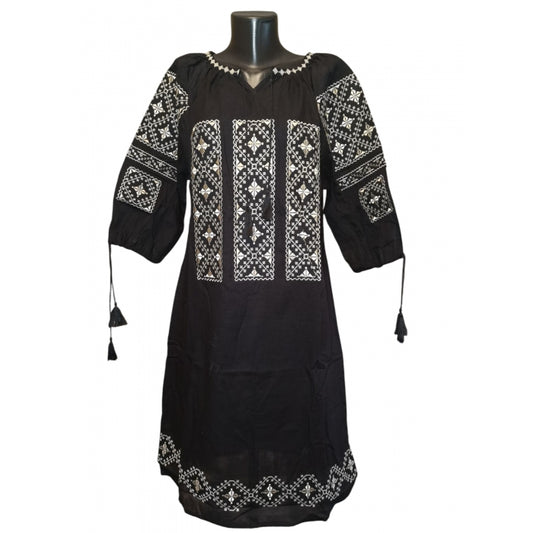 Rochie traditionala brodata cu motive romanesti-Model Ioana6