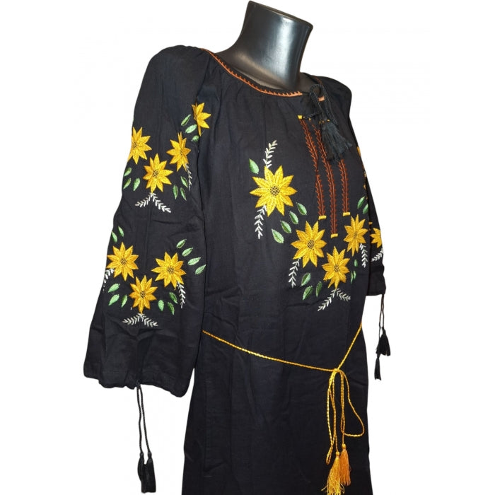 Rochie traditionala brodata cu motive romanesti-Model Ioana8