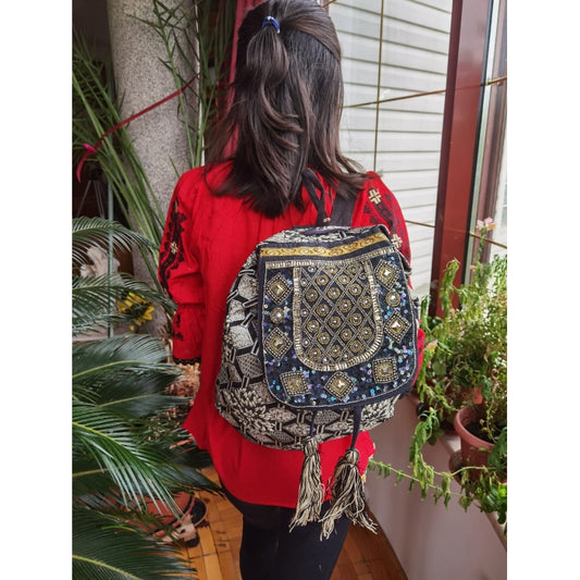 Rucsac din material textil cu broderie manuală, strasuri și paiete - model Maria2