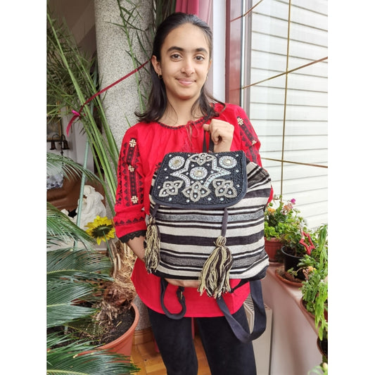 Rucsac din material textil cu broderie manuală, strasuri și paiete - model Maria3