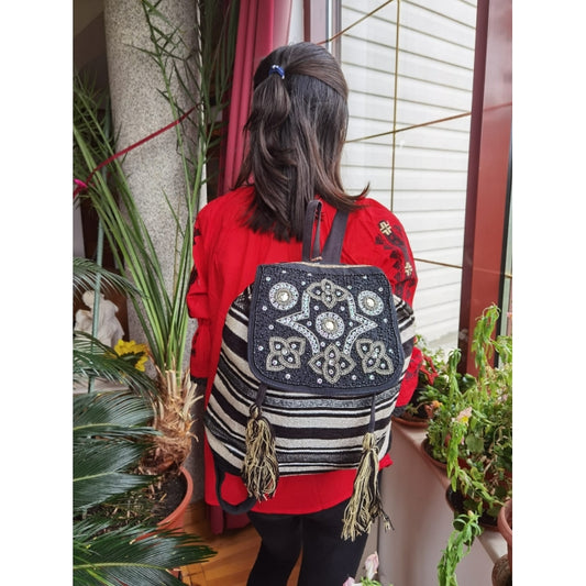 Rucsac din material textil cu broderie manuală, strasuri și paiete - model Maria3