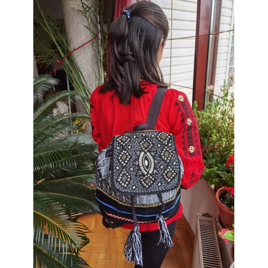 Rucsac din material textil cu broderie manuală, strasuri și paiete - model Maria5