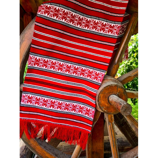Stergar traditional rosu cu franjuri