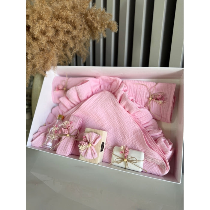 Trusou botez muselină 8 piese, complet, cu cufăr prima șuviță și sticluță ulei