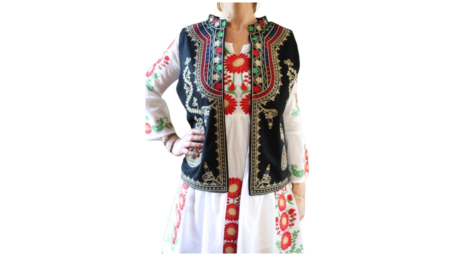 Vesta traditionala romaneasca brodata la masina cu motive nationale traditionale romanesti, veste traditionale, veste brodate, veste din lana, poncho din lana.